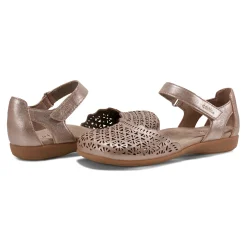 Earth Shoes Bronnie Casual Slip-On Perforated Sandals Gold